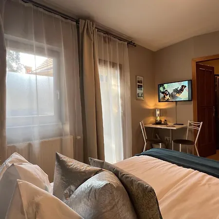 Aparthotel Margareta Garden & Eger