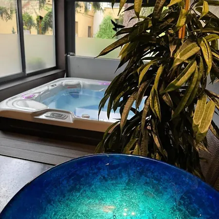 Margareta Garden & מלון דירות 4*