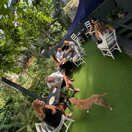 מלון דירות Margareta Garden & 4*